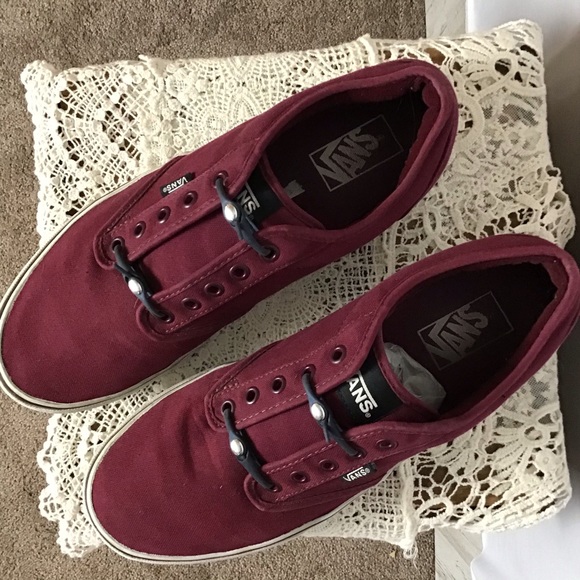 VANS classic sneaker/loafer. low top size 11